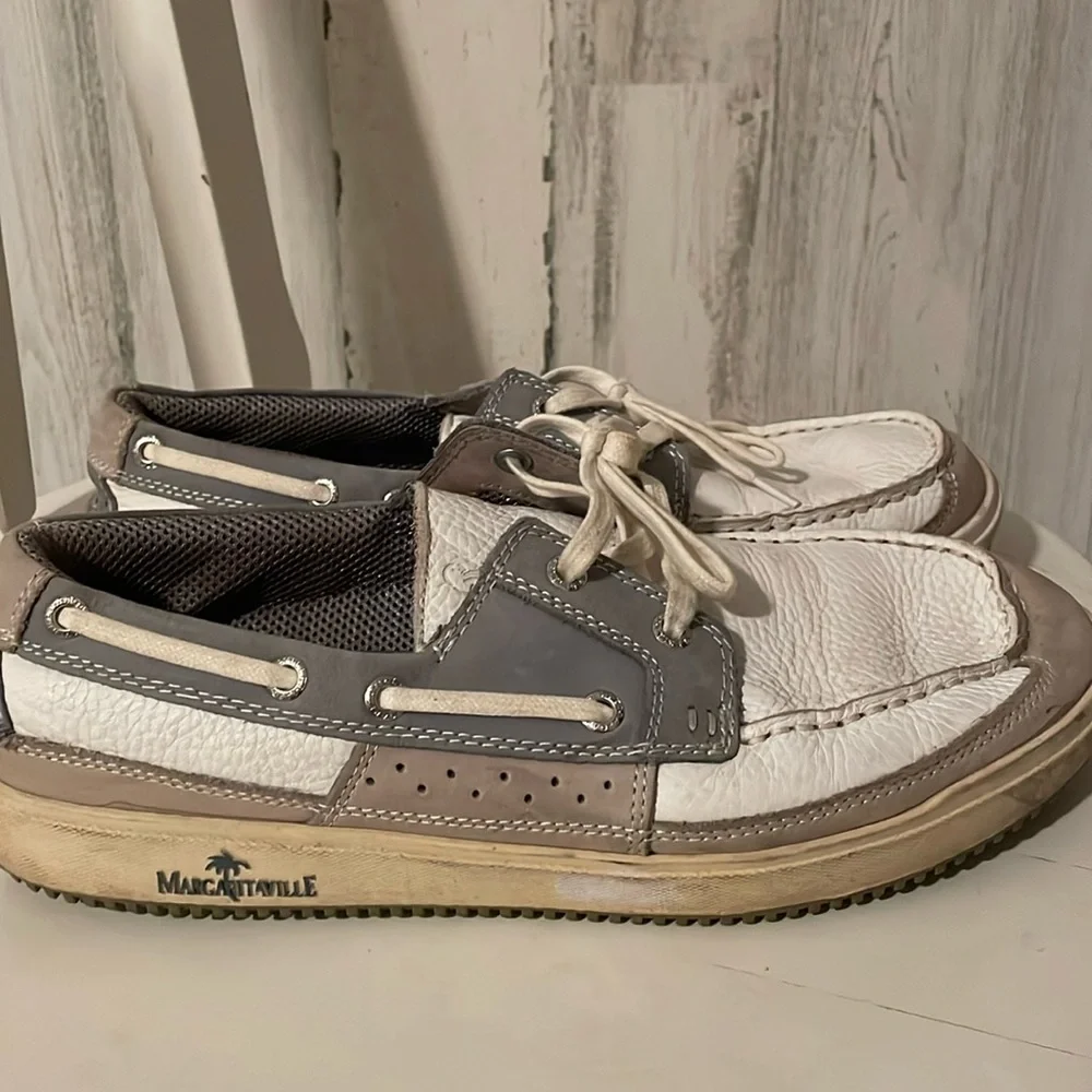 B5- Mens size 9 Margaritaville deck boat shoes